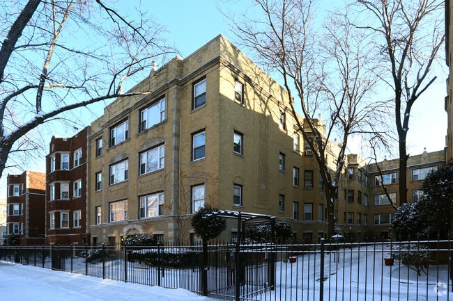 Building Photo - 7369-7379 N Damen Ave