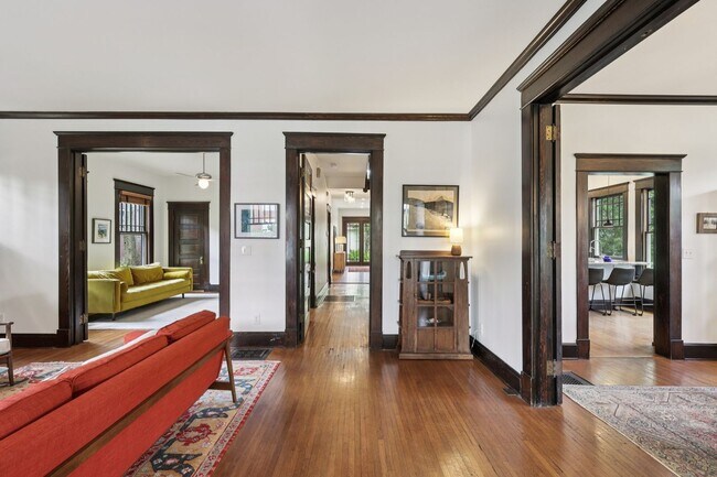 Building Photo - Beautiful Historic 4BR/3BA Gem | Hillsboro...