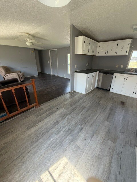 Foto del edificio - 310 Sunny Acres Rd