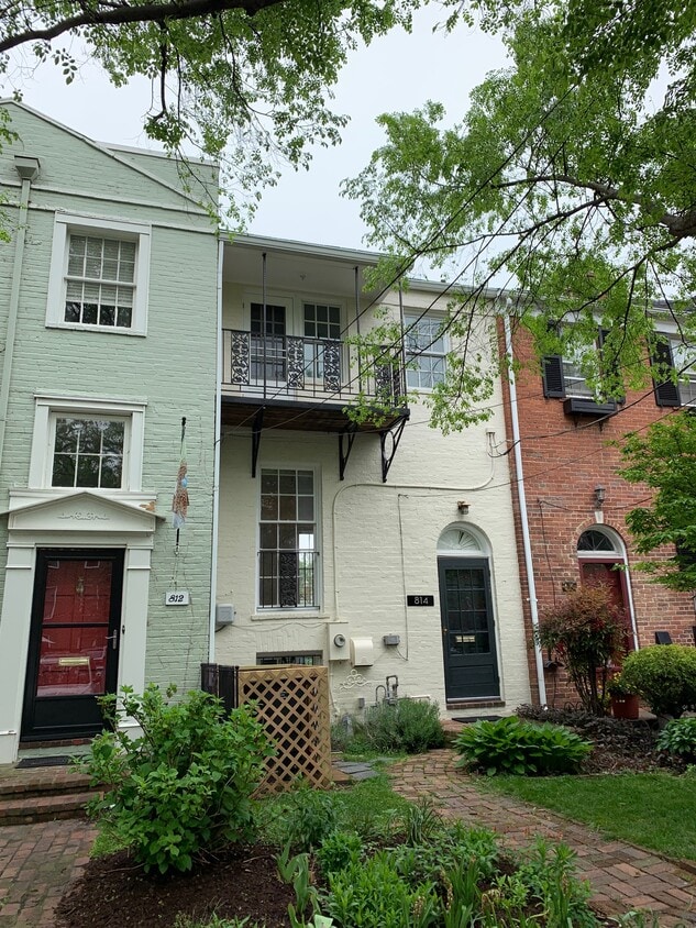 Primary Photo - 814 S Pitt St