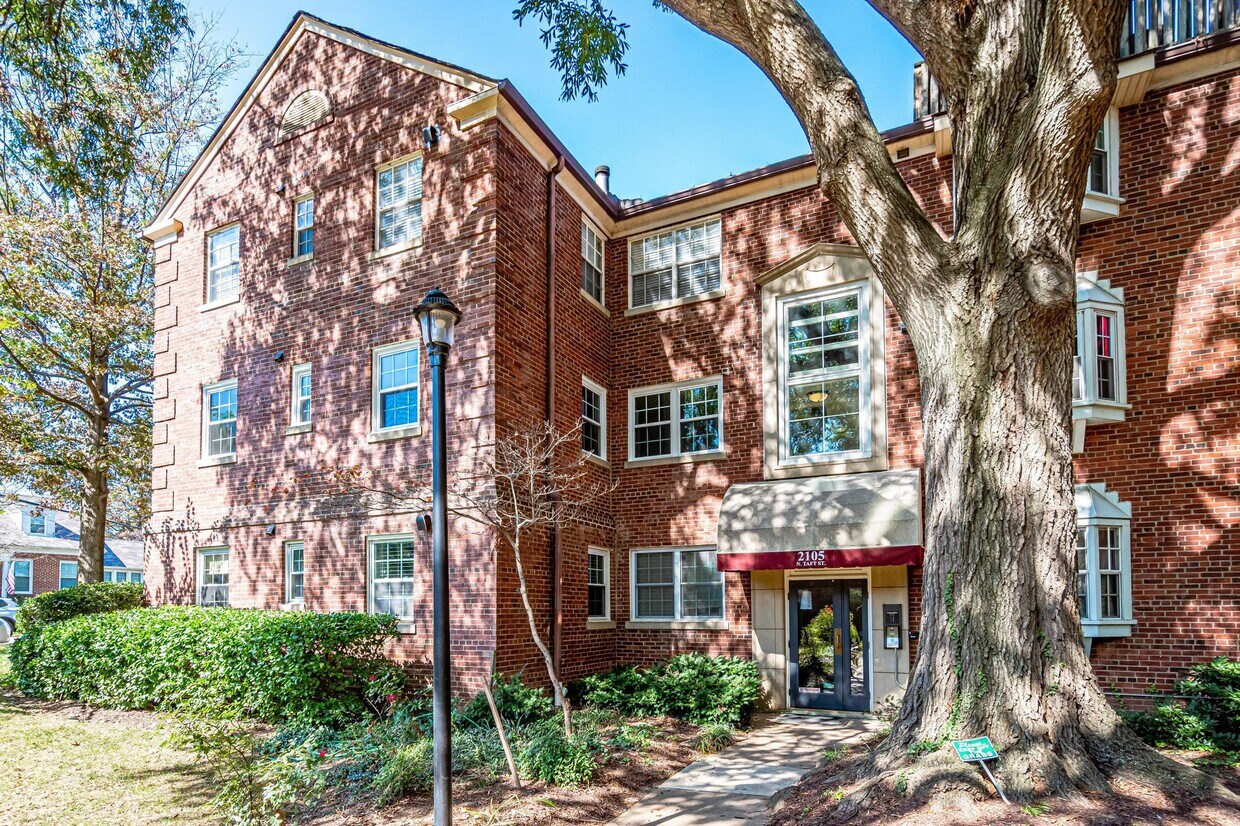 Primary Photo - 2105 N Taft St