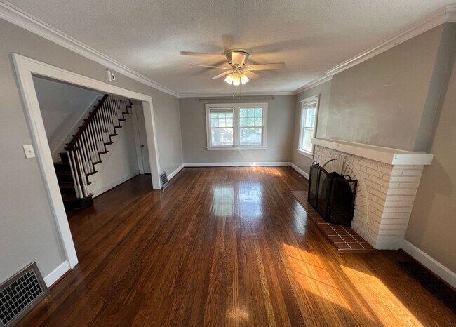 Building Photo - Charming 3-Bed Home Near Loose Park & Plaza!