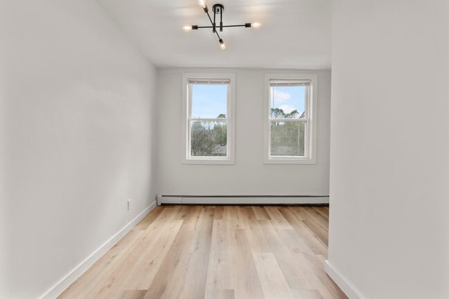 Foto del edificio - 431-431 N Main St