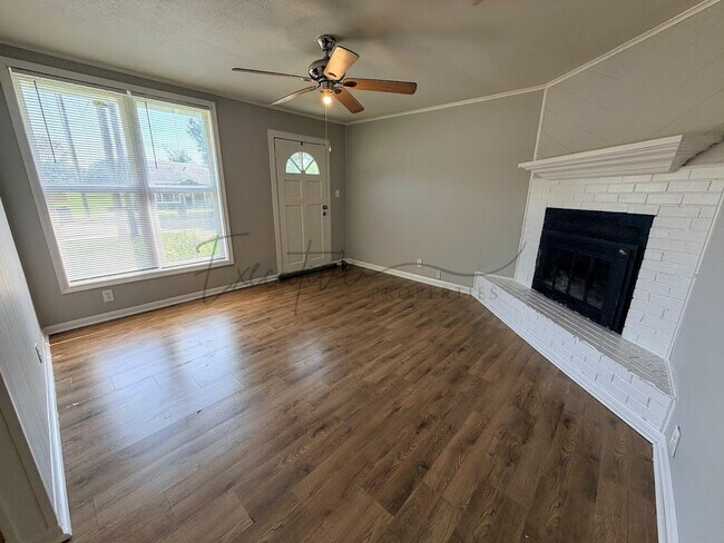 Foto del edificio - 3-Bedroom Home For Rent in Lake Charles