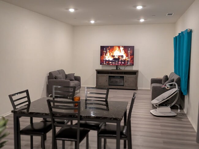 Building Photo - 4426 Jade Ct