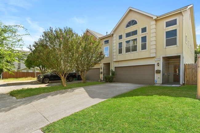 Foto del edificio - Charming 3-Bed, 2.5-Bath Home in the Heart...