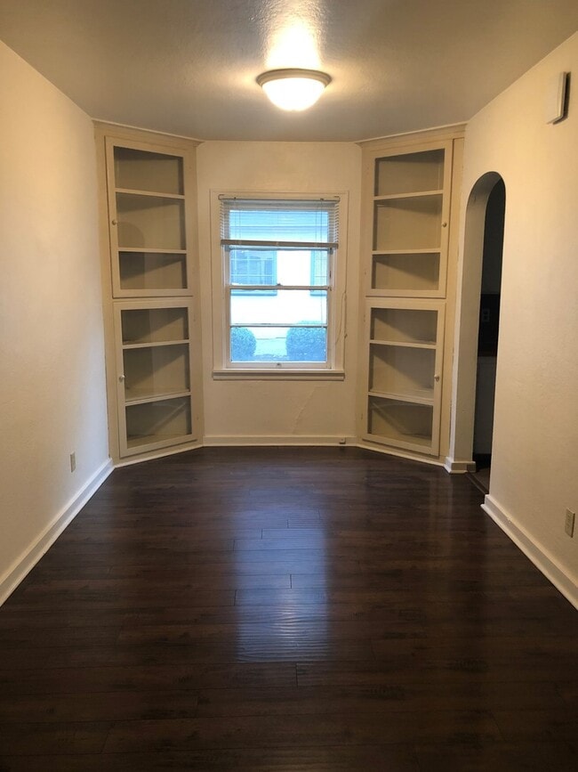 Building Photo - Two bedroom, one bathroom with bonus attic space!