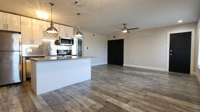 Building Photo - 10824 Big Bend Rd