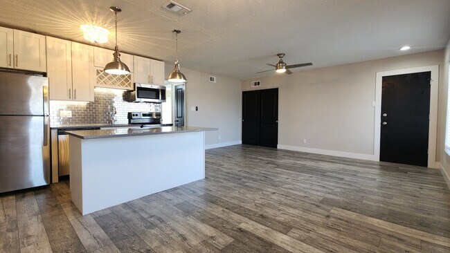 Foto del edificio - 10824 Big Bend Rd