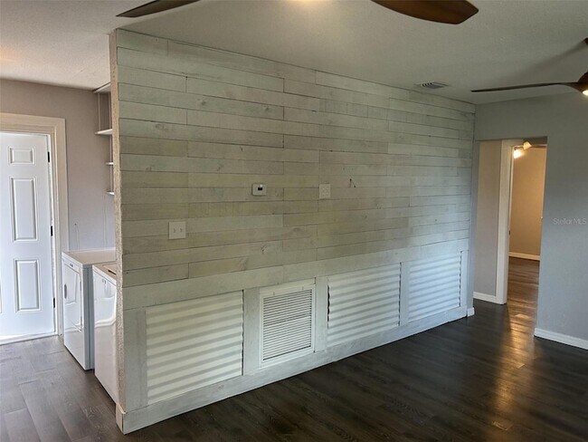 Foto del edificio - 4491 Crestwood Dr N