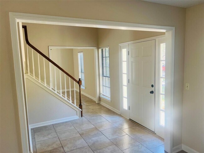 Foto del edificio - 122 Hidden Lake Dr