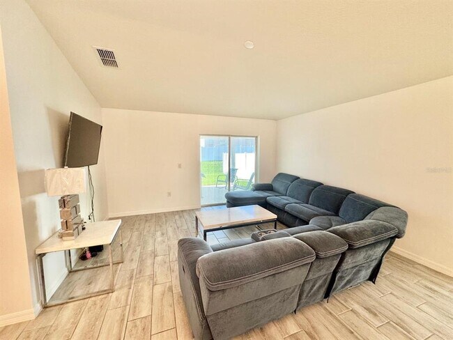Building Photo - 1079 Papaya Cir.