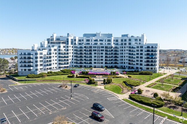 1001-2001 Marina Drive is located in the Marina Bay submarket in Quincy. - Marina Point