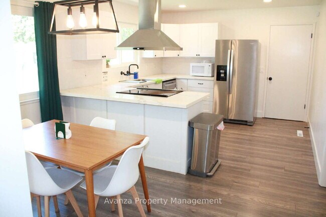 Building Photo - Home for Rent 4 Bed/3 Bath - 1,791 Sq Ft. Rent: $2,750/month Security Deposit: $2,850 Bullard Hig...