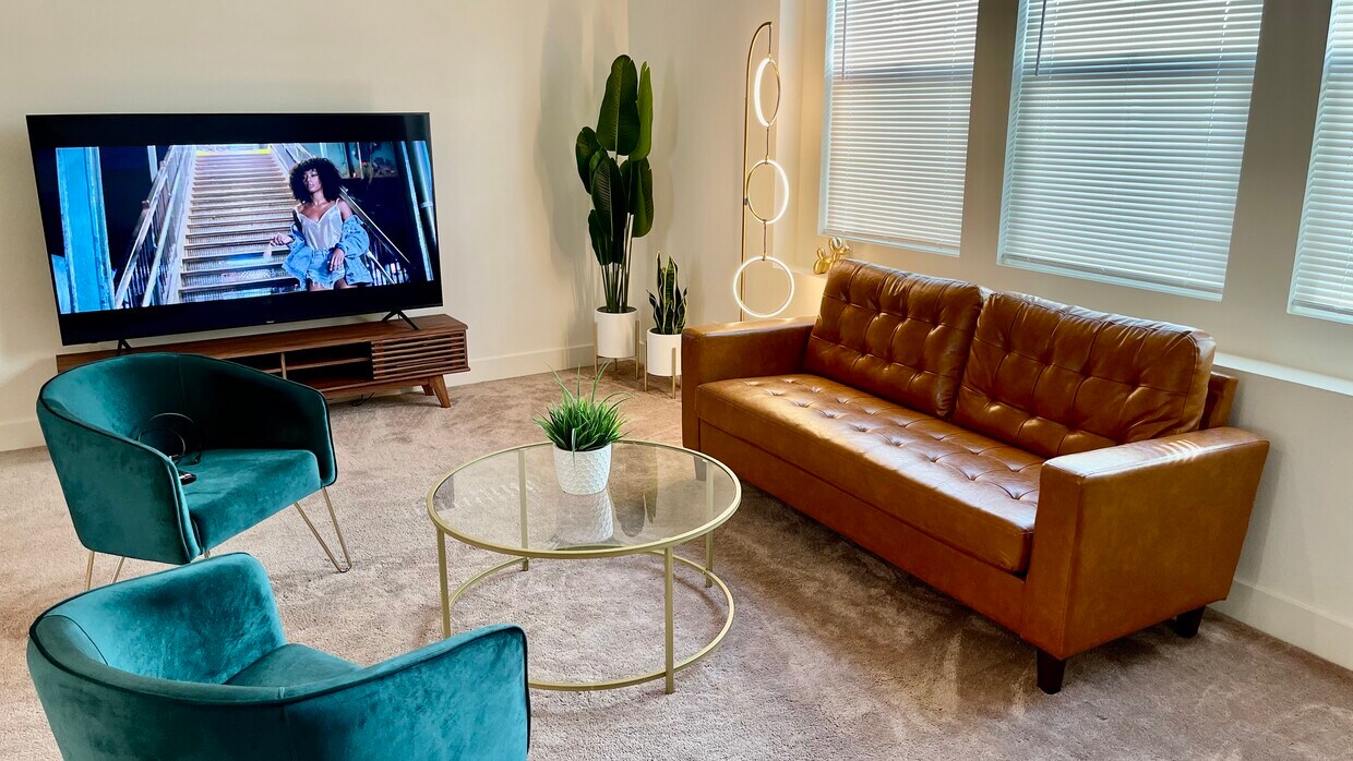 sala de estar amueblada - 927 E Mason Ln