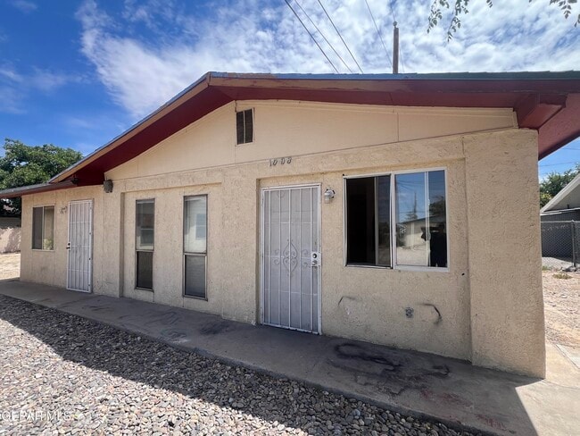 Building Photo - 1008 Antonio St