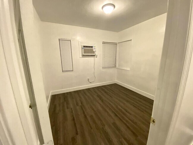 Foto del edificio - 2155 SW 5th St