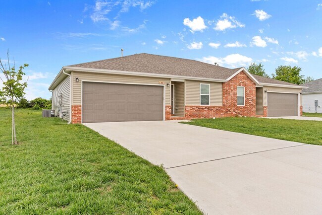 Foto del edificio - Newly built 3 bedroom duplex-Westbury Gardens!