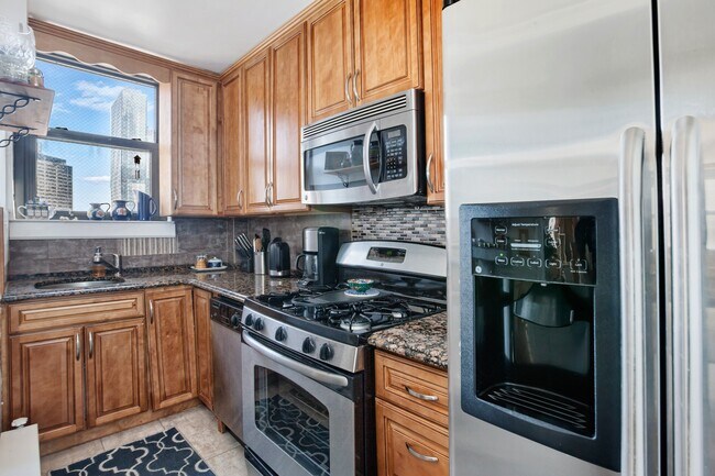Foto del edificio - 225 E 36th St