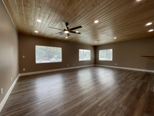 Building Photo - 3179 Aloha Ln