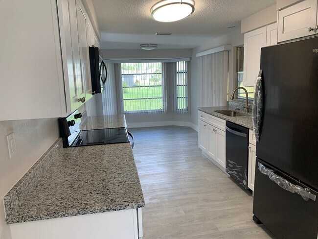 Foto del edificio - 2 br, 2 bath House - 22328 Yonkers Avenue