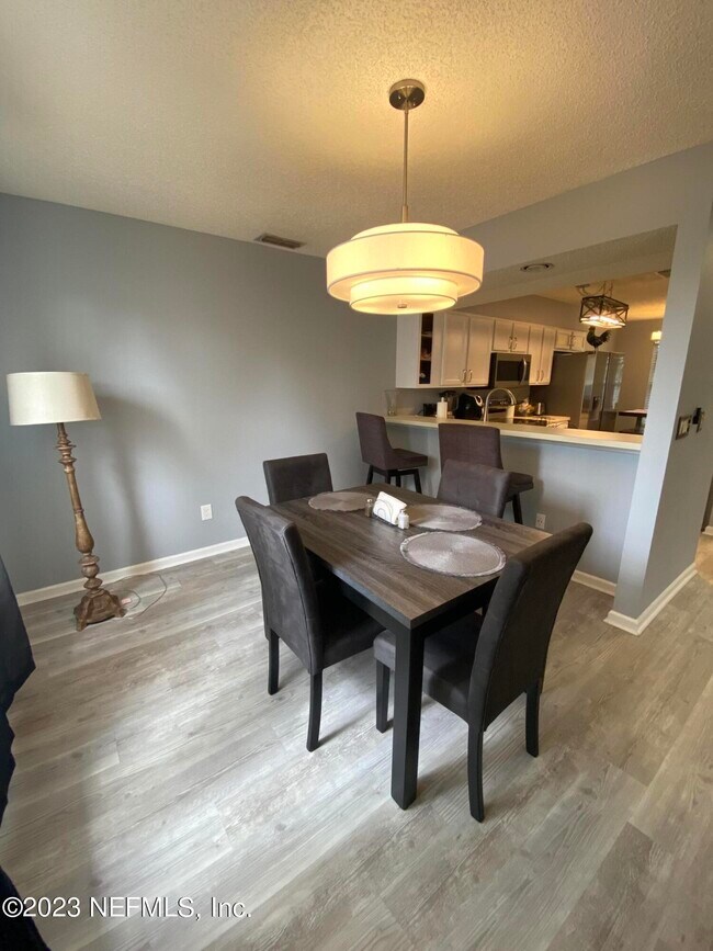 Foto del edificio - 11840 Ashbrook Cir N