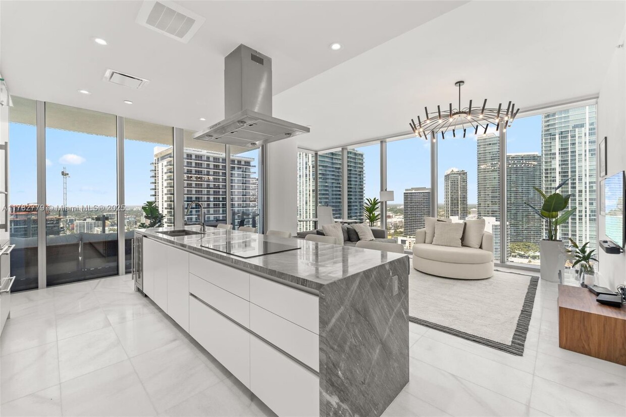 Foto principal - 700 NE 26th Terrace