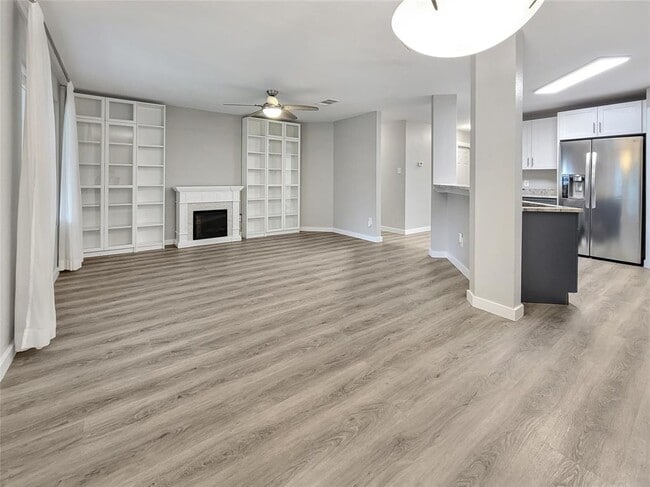 Building Photo - 804 Kavanagh Dr