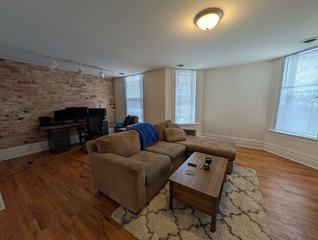 Foto del edificio - Wicker Park 2 BR, Prime Location, Fully Renovated
