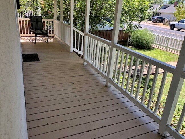 Building Photo - Charming 2 bedroom, 1.5 bath home near Sut...