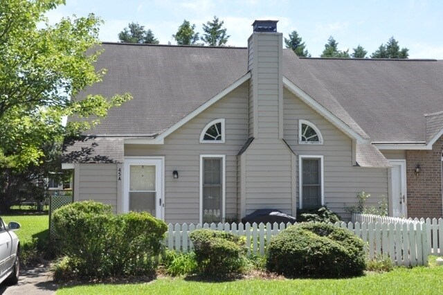 Building Photo - 45 Mulberry Ln
