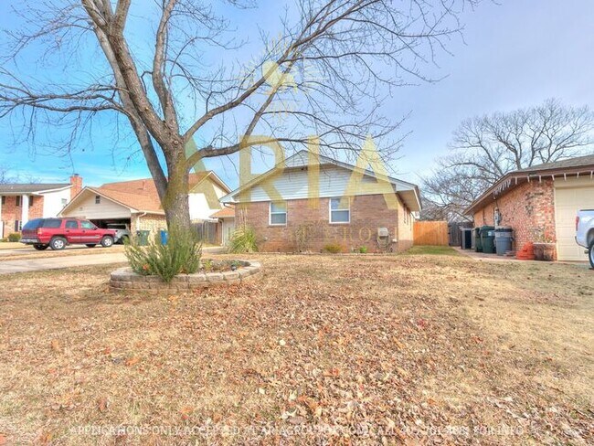 Building Photo - AMAZING 4 BEDROOM/2 BATH SINGLE FAMILY HOM...