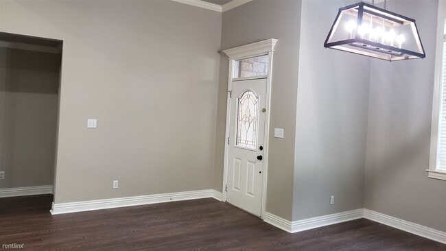 Building Photo - 4 br, 3.5 bath House - 5205 South 43rd Street
