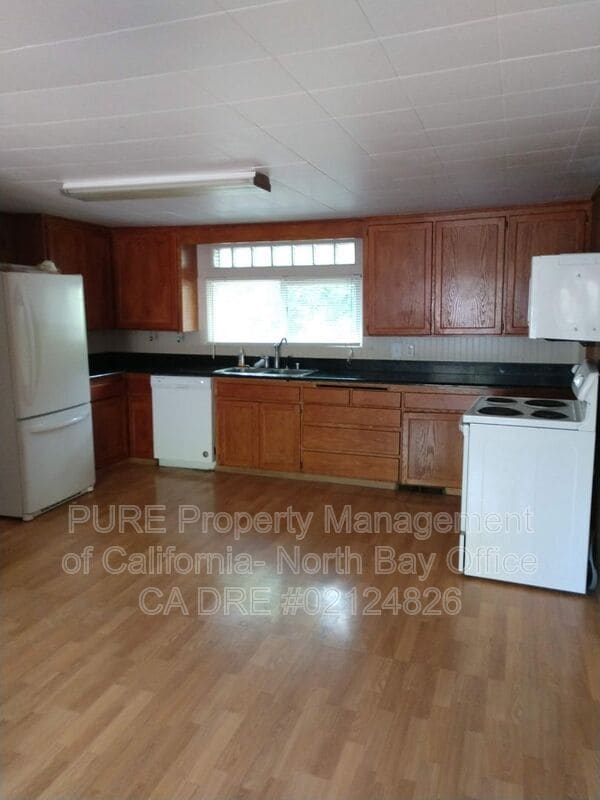 Building Photo - 1338 Helen Ave