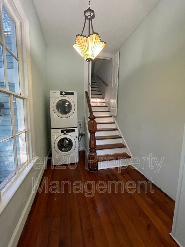 Building Photo - 811 3rd Ave
