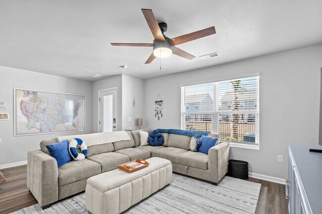 Building Photo - 2031 Lake View Cir