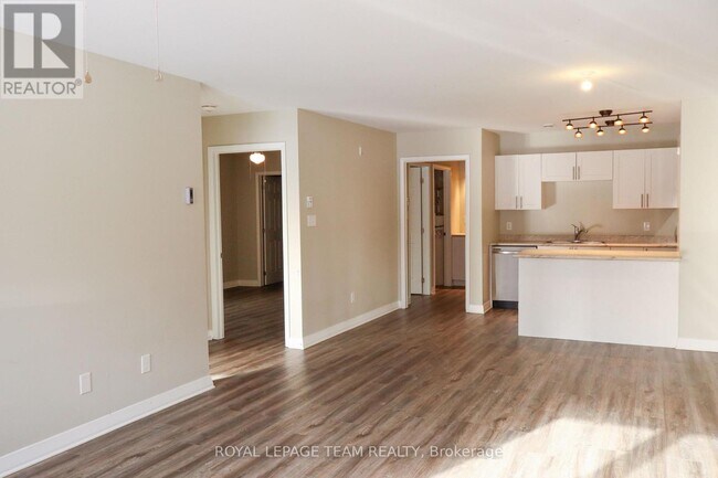 Building Photo - 3880 7 Rd