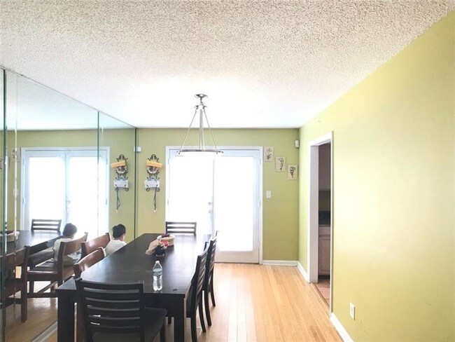 Foto del edificio - 1056 Wedgewood Ln