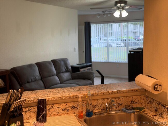 Foto del edificio - 1401 Village Blvd