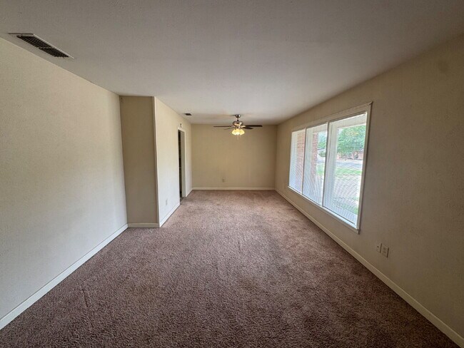 Foto del edificio - Lovely House Located Minutes From Elementary, Medical District & Texas Tech Campus!