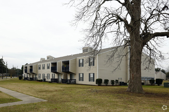 Building Photo - Brookley Pointe