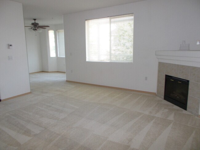 Foto del edificio - Lovely 2 bedroom Condo in Gorgeous Gated C...