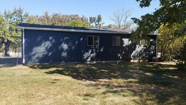 Building Photo - 1200 Parkway Dr