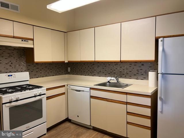 Foto del edificio - 56203 Delaire Landing Rd