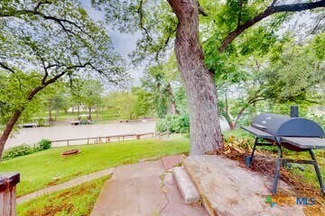 Foto del edificio - 510 Cypress Ridge Rd