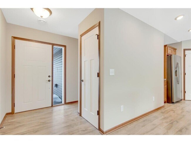 Building Photo - 463 Martin Way