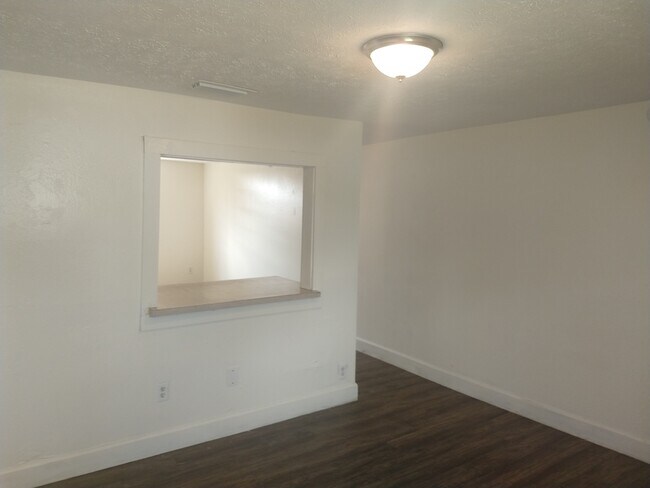 Building Photo - 816 Massalina Dr