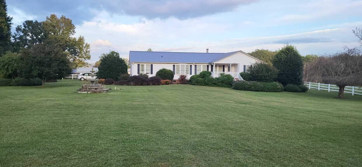 Foto principal - 338 Hicks Farm Rd