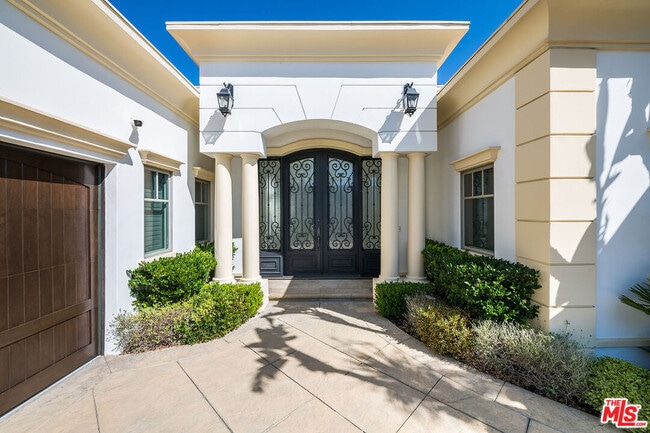 Building Photo - 9329 Nightingale Dr