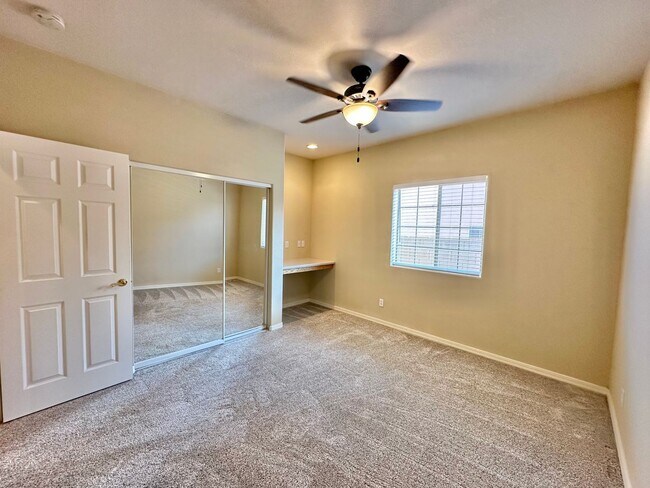 Foto del edificio - Beautiful 3 bedroom, 3 bathroom home with ...